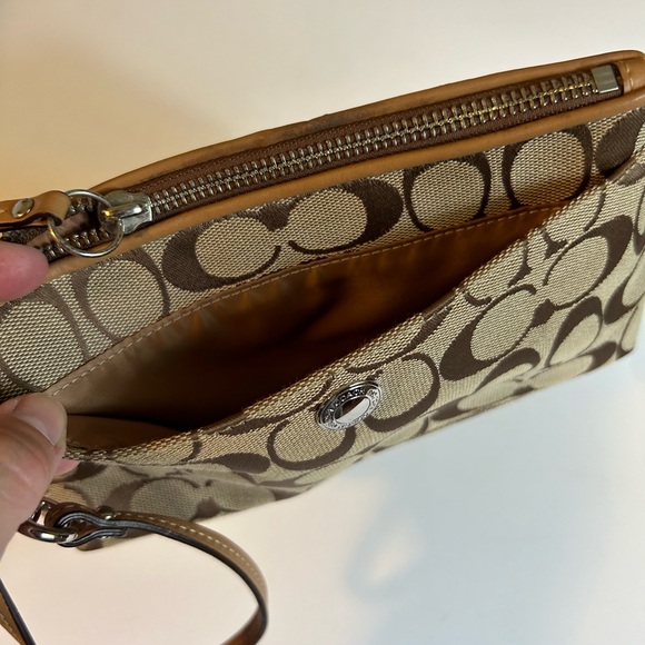 NWOT | Coach | Signature C Clutch Wristlet | Brown/Tan - Picture 3 of 10